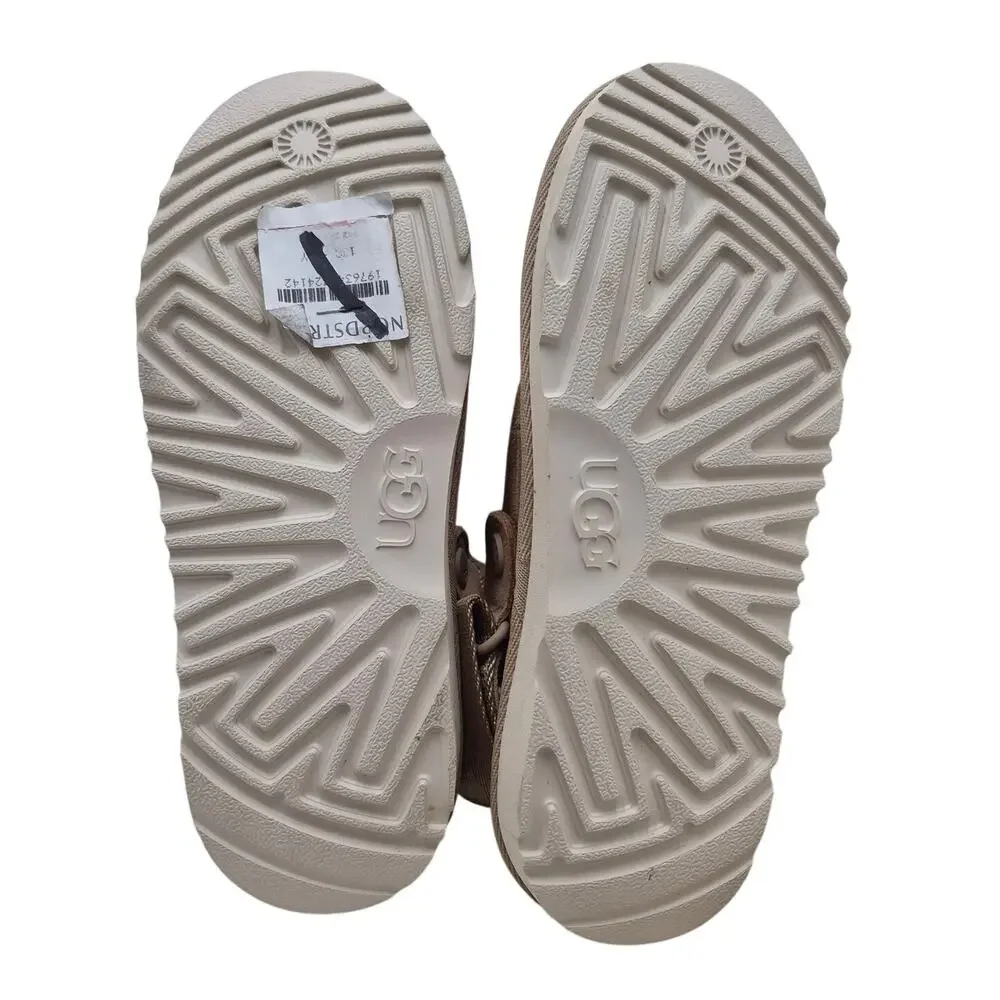 UGG Goldenstar Cozy Clog Cream beige Girls size 2